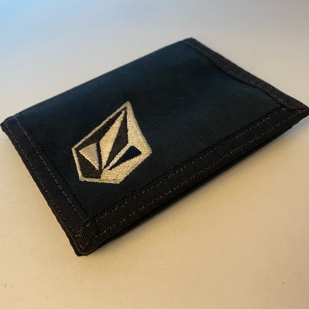 Volcom Vmonty Shorts And Wallet - image 6